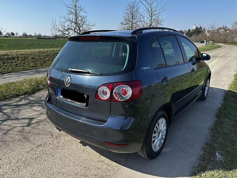 Gebraucht VW Golf VI Team 122 PS (89 kW) 2011 Blau Kleinwagen