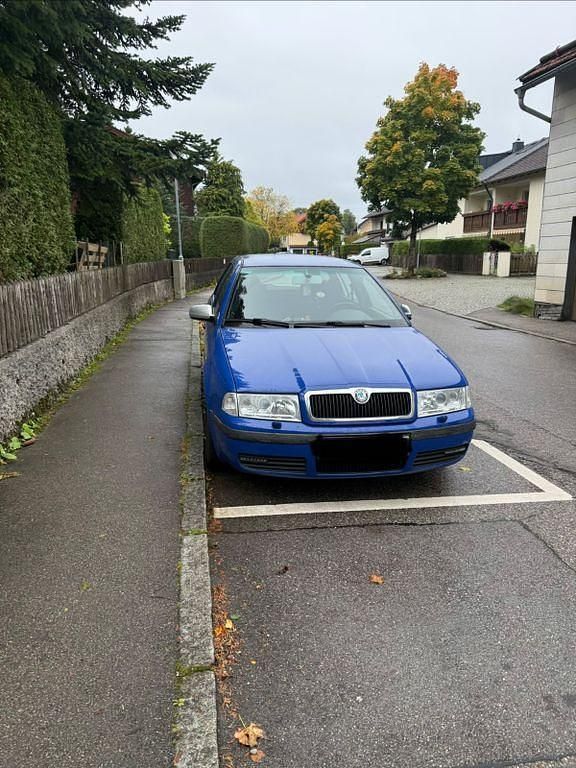 Blau Gebraucht 2002 Skoda Octavia Comfort Kombi | 3.000 € (Fairer Preis) - Bild 1/4