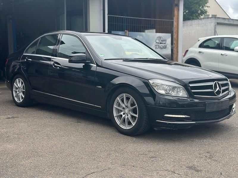 Gebraucht Mercedes C250 Avantgarde 205 PS (150 kW) 2011 Schwarz Limousine