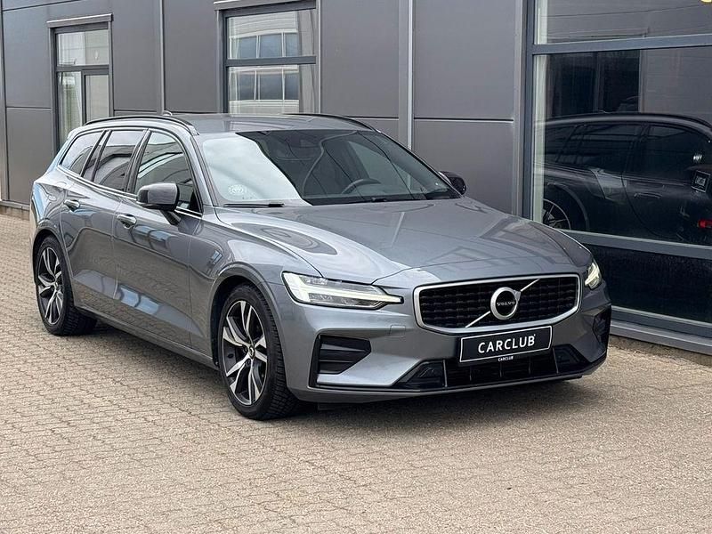 Gebraucht Volvo V60 R-Design 190 PS (139 kW) 2020 Grau Kombi