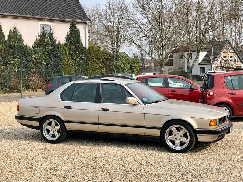 Gebraucht BMW 730 188 PS (138 kW) 1992 Gold Limousine