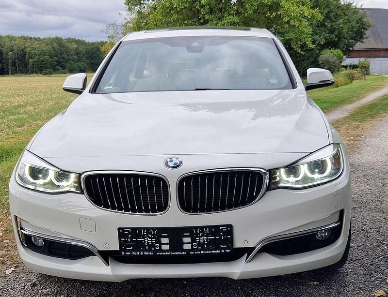 Weiß Gebraucht 2013 BMW 320 Gran Turismo Kleinwagen | 16.500 € (Guter Preis) - Bild 1/4