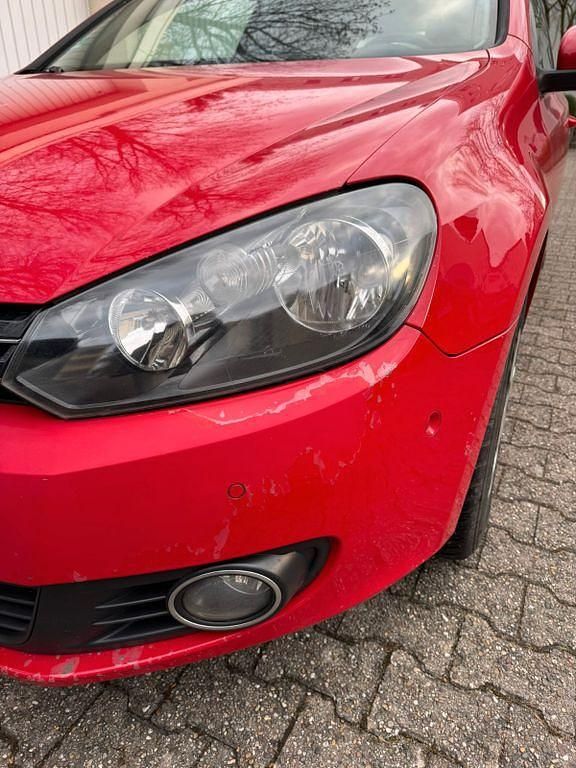 Gebraucht VW Golf VI 105 PS (77 kW) 2010 Rot Kleinwagen