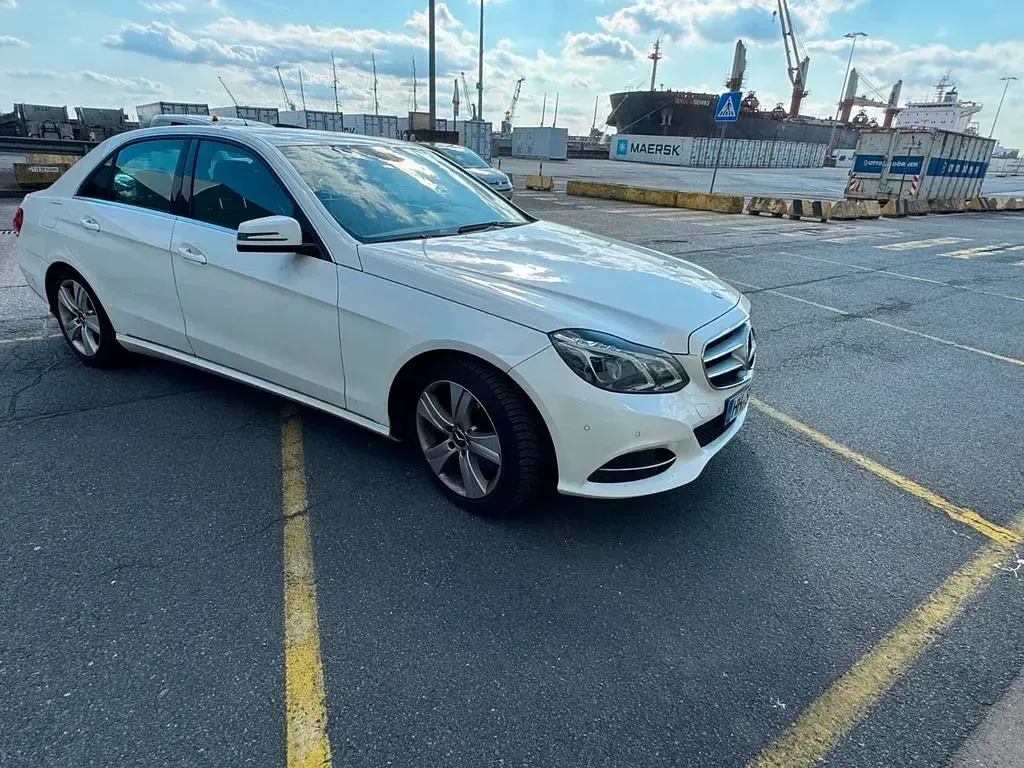 Gebraucht Mercedes E250 Avantgarde 204 PS (150 kW) 2015 Weiß Kombi