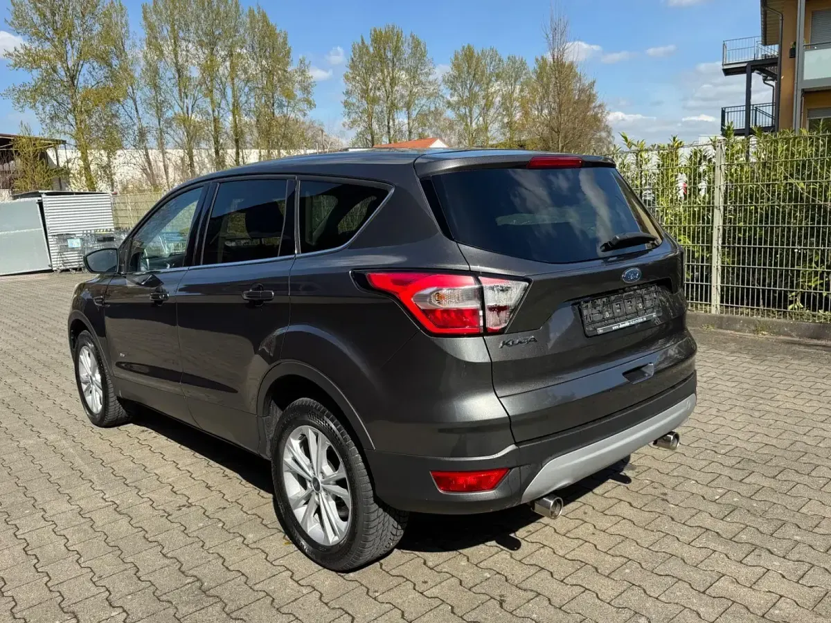 Używany Ford Kuga Titanium 150 KM (110 kW) 2017 SUV