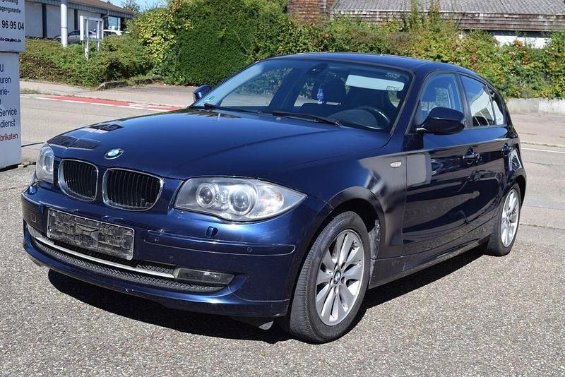 Blau Gebraucht 2011 BMW 116 Efficient Dynamics Kleinwagen | 2.980 € - Bild 1/4