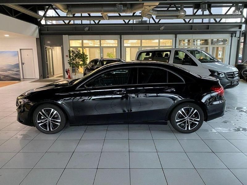 Gebraucht Mercedes A180 Advanced Plus 116 PS (85 kW) 2025 Schwarz Limousine