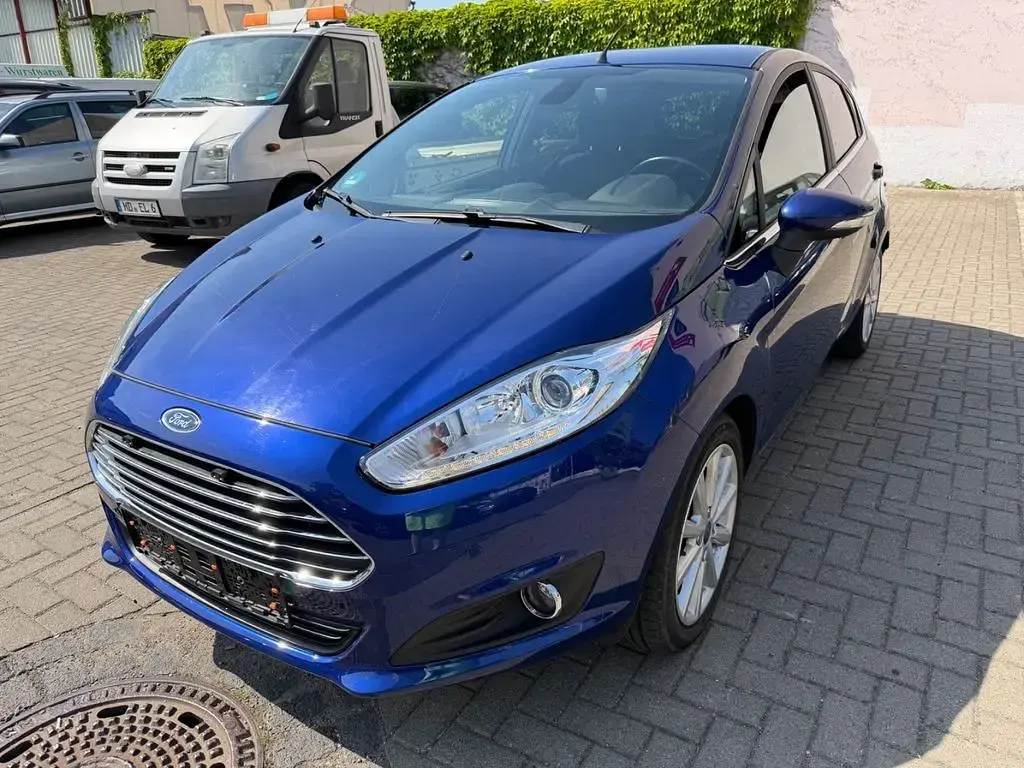Gebraucht Ford Fiesta Titanium 101 PS (74 kW) 2016 Blau Kleinwagen