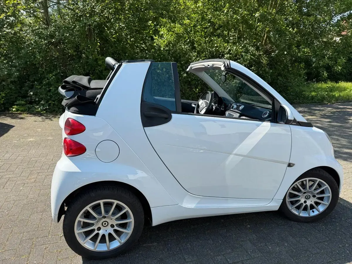 Gebraucht Smart ForTwo Cabrio Passion 71 PS (52 kW) 2012 Weiß Cabrio