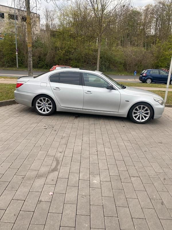 Gebraucht BMW 523 190 PS (139 kW) 2007 Grau Limousine