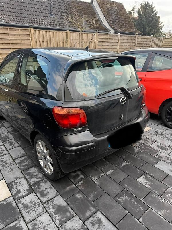 Gebraucht Toyota Yaris 87 PS (63 kW) 2001 Schwarz Kleinwagen