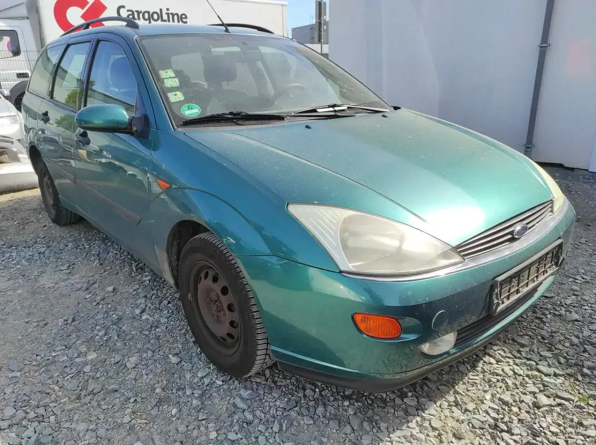 Usado Ford Focus Ghia 101 CV (74 kW) 1999 Verde Familiar