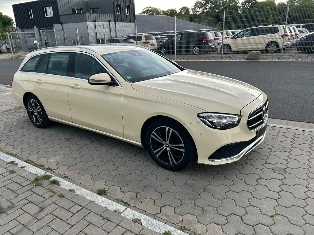 Gebraucht Mercedes E220 200 PS (147 kW) 2022 Beige Limousine