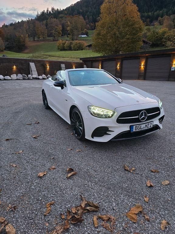 Gebraucht Mercedes E300 265 PS (194 kW) 2023 Weiß Cabrio