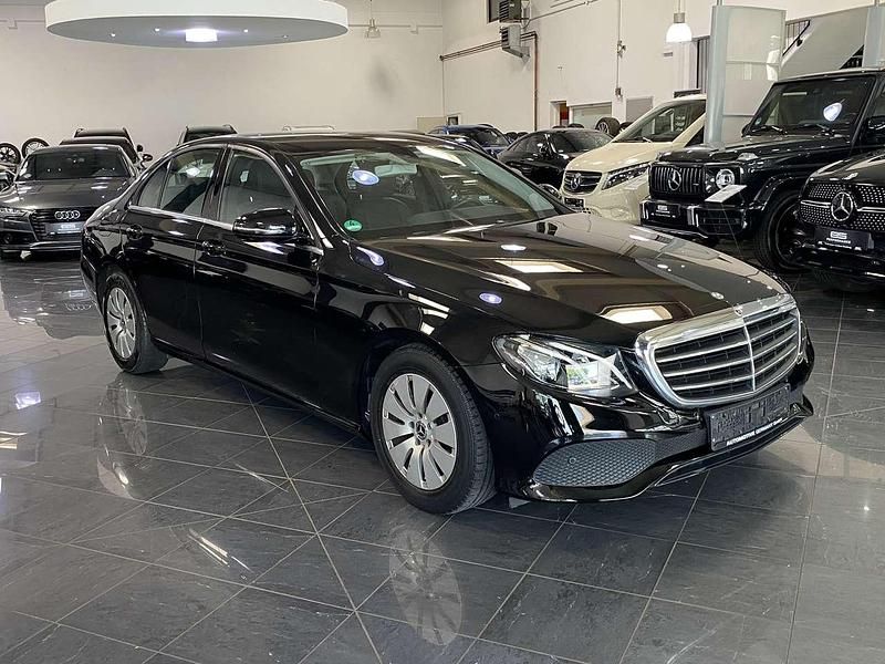 Schwarz Gebraucht 2019 Mercedes E200 Limousine | 17.800 € (Superpreis) - Bild 1/4