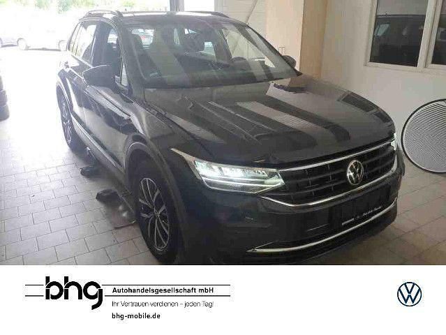 Grau Gebraucht 2021 VW Tiguan Life SUV | 29.330 € (Fairer Preis) - Bild 1/4