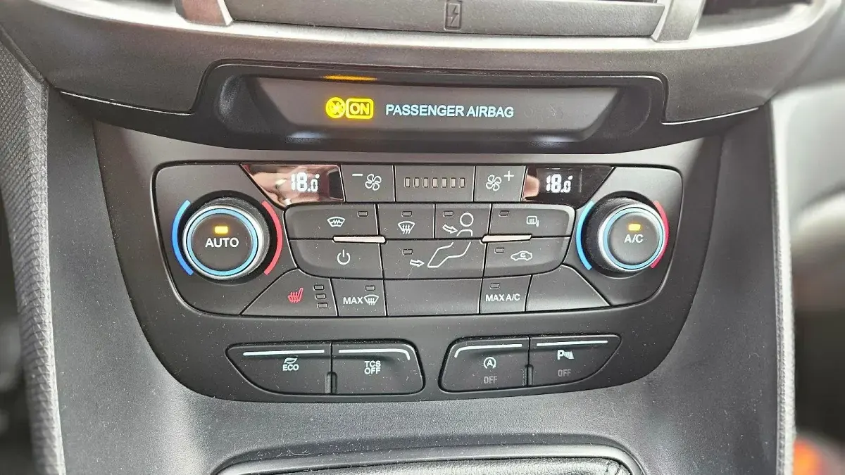 Używany Ford Transit Connect Trend 101 KM (74 kW) 2023 Niebieski Minivan