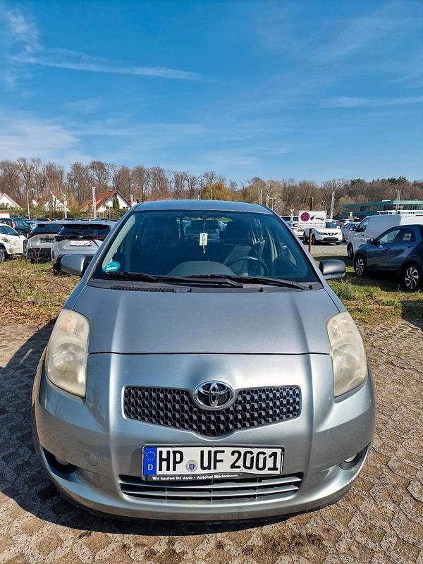 Gebraucht Toyota Yaris 68 PS (50 kW) 2005 Silber Kleinwagen