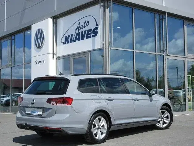 Gebraucht VW Passat 150 PS (110 kW) 2023 Grau Kombi