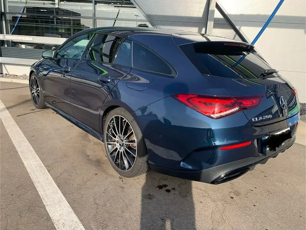 Gebraucht Mercedes CLA200 Shooting Brake 163 PS (119 kW) 2021 Blau Kombi