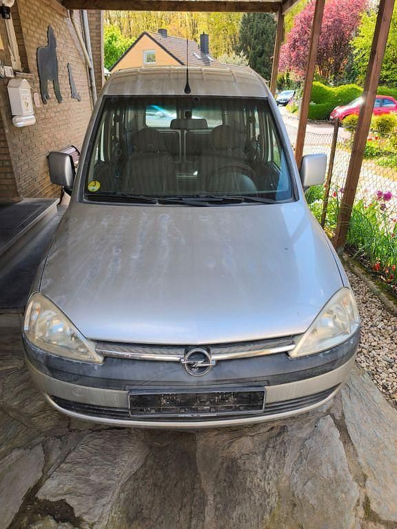 Second-hand Opel Combo 75 CP (55 kW) 2003 Argintiu Monovolum