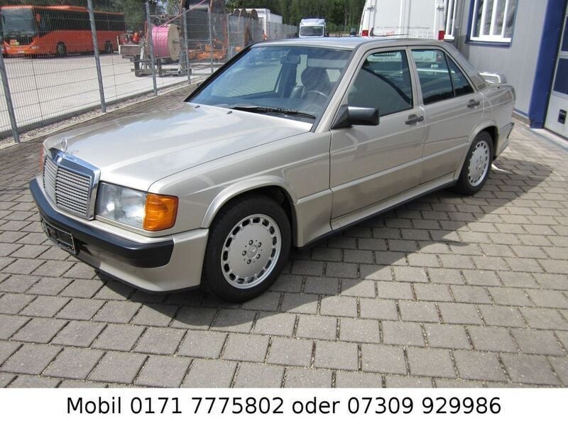 Silber Gebraucht 1987 Mercedes 190 Limousine | 39.999 € - Bild 1/4