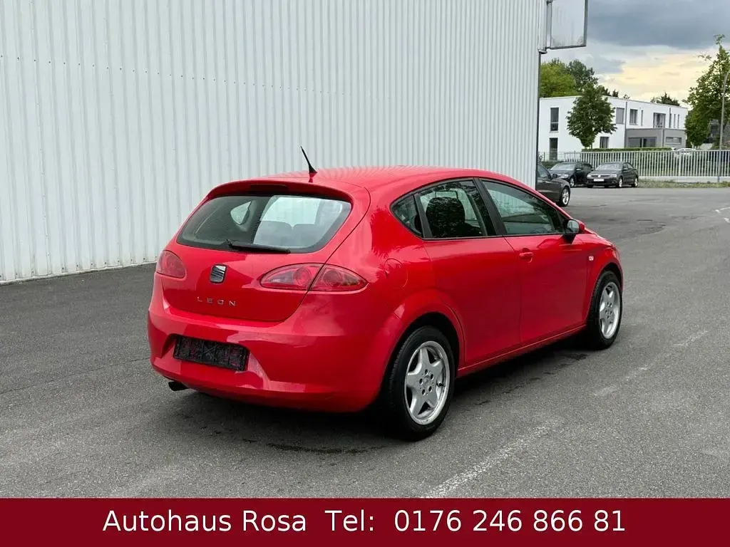 Używany Seat Leon Reference 102 KM (75 kW) 2008 Czerwony Hatchback