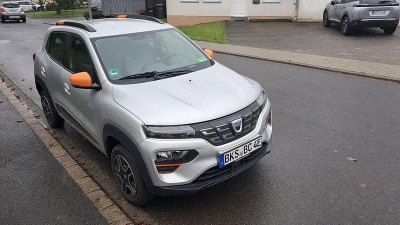 Silber Gebraucht 2022 Dacia Spring Comfort Plus Kleinwagen | 8.000 € (Fairer Preis) - Bild 1/1