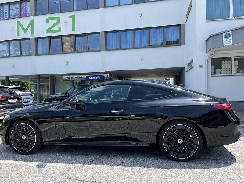 Schwarz Gebraucht 2024 Mercedes CLE220 AMG line | 55.335 € (Fairer Preis) - Bild 1/4