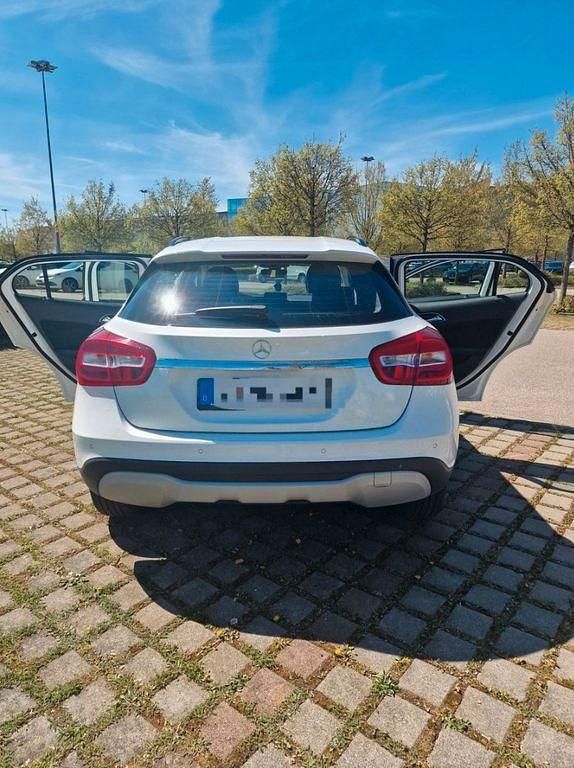 Gebraucht Mercedes GLA200 136 PS (100 kW) 2019 Weiß SUV