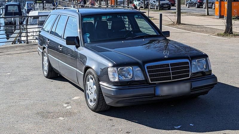 Gebraucht Mercedes E320 220 PS (161 kW) 1994 Schwarz Kombi