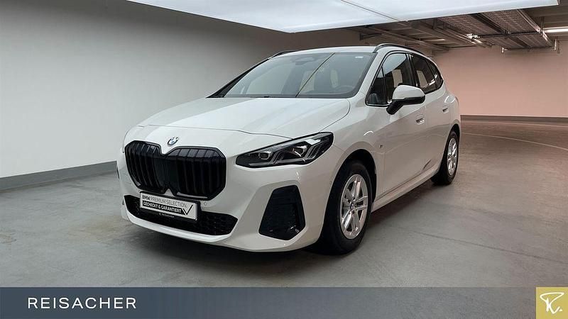 Alpinweiss Gebraucht 2024 BMW 220 Active Tourer Shadowline Van / Kleinbus | 39.949 € - Bild 1/4