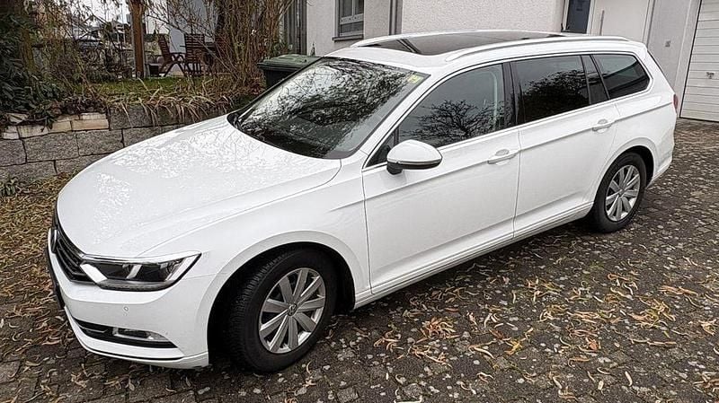 Weiß Gebraucht 2018 VW Passat Comfortline Kombi | 11.600 € (Superpreis) - Bild 1/4
