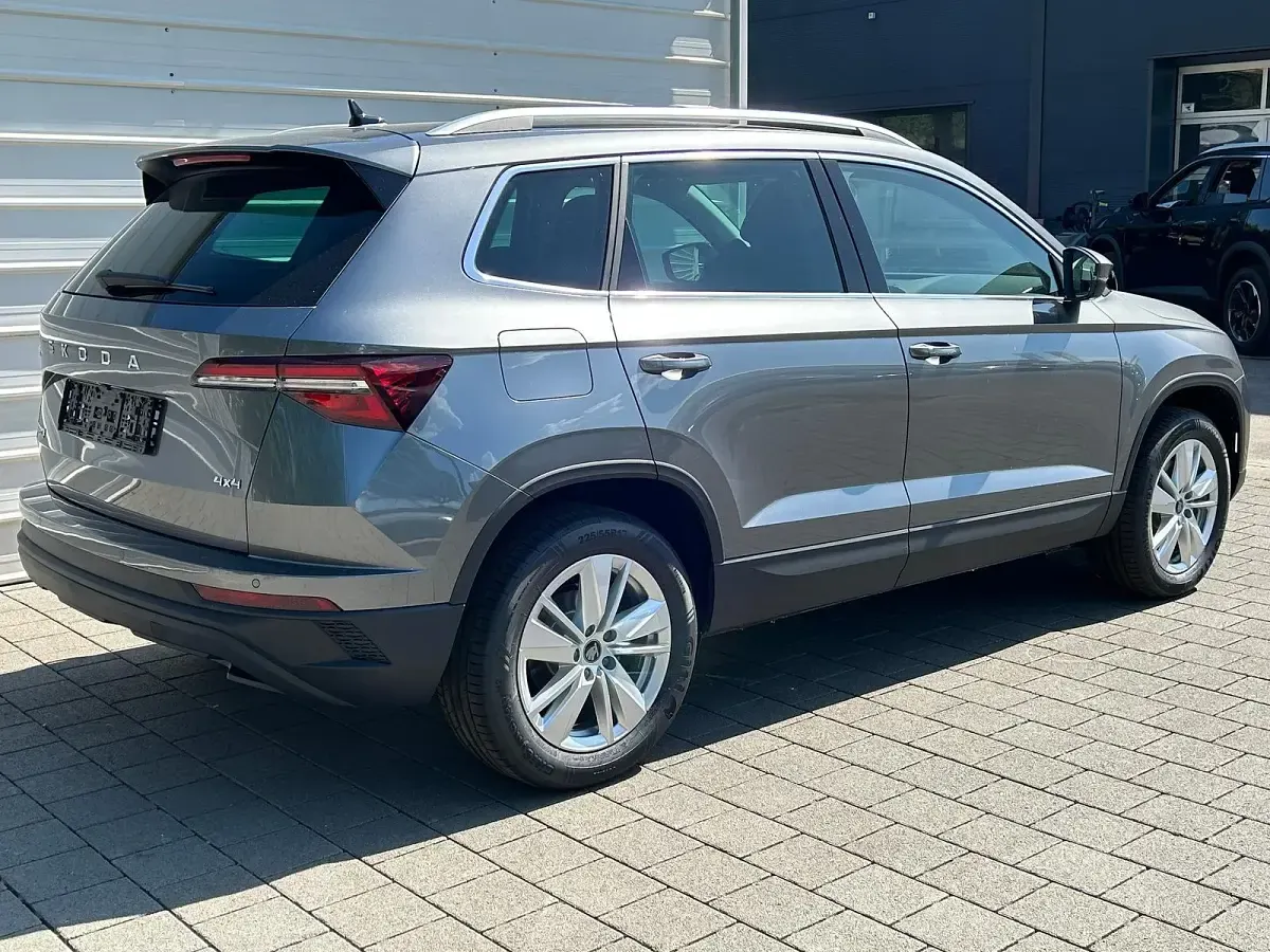 Neu Skoda Karoq 150 PS (110 kW) 2026 Graphite grau metallic SUV