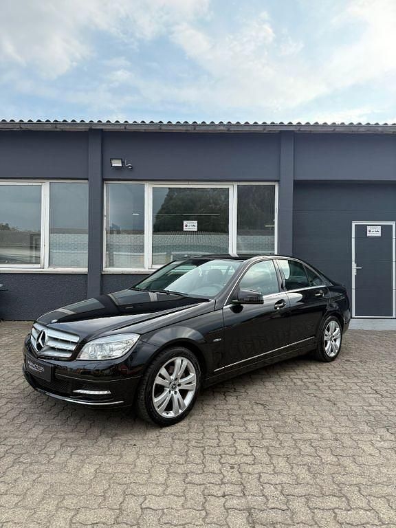 Schwarz Gebraucht 2010 Mercedes C250 Limousine | 11.400 € (Teuer) - Bild 1/4