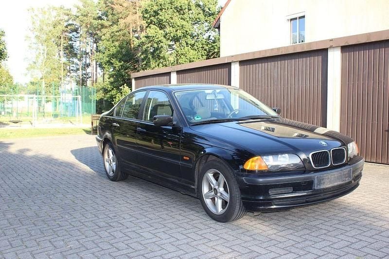 Schwarz Gebraucht 1999 BMW 318 Limousine | 1.950 € (Fairer Preis) - Bild 1/4