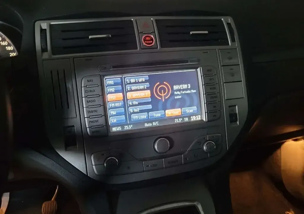 Gebraucht Ford Kuga Individual 140 PS (102 kW) 2011 Weiß SUV