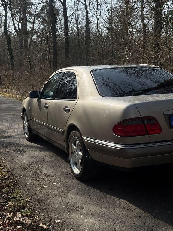 Gebraucht Mercedes E280 Elegance 193 PS (141 kW) 1996 Grau Limousine