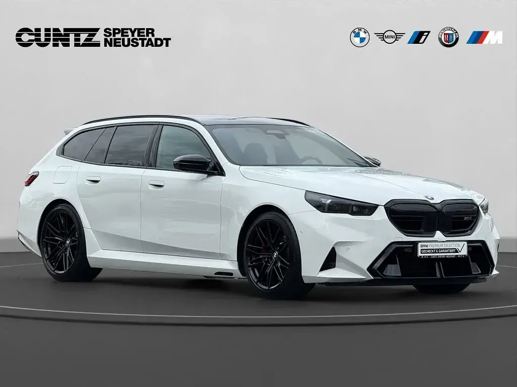 Używany BMW M5 Performance 727 KM (534 kW) 2025 Biały Kombi
