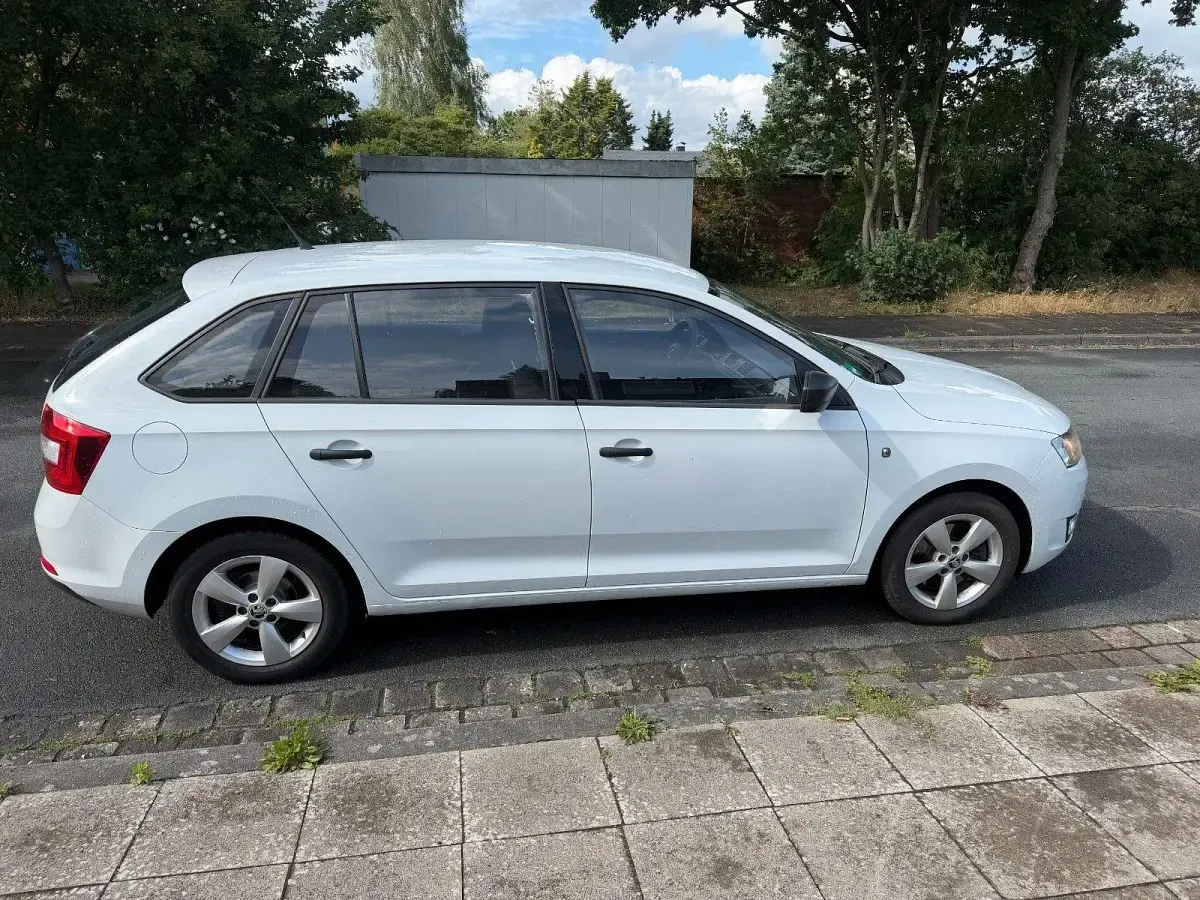 Gebraucht Skoda Rapid Drive 105 PS (77 kW) 2015 Weiß Kleinwagen