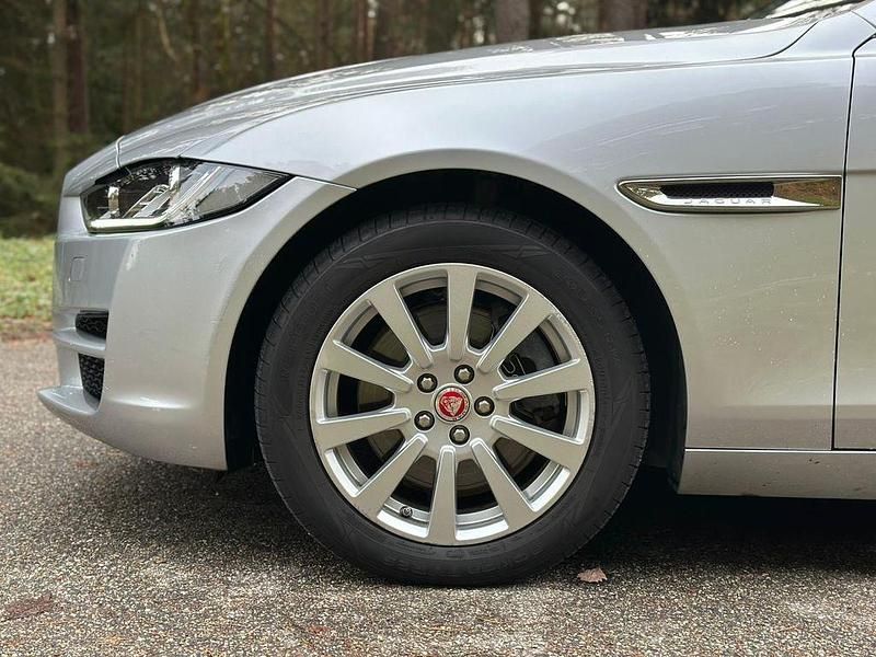 Gebraucht Jaguar XE Portfolio 179 PS (131 kW) 2016 Silber Limousine