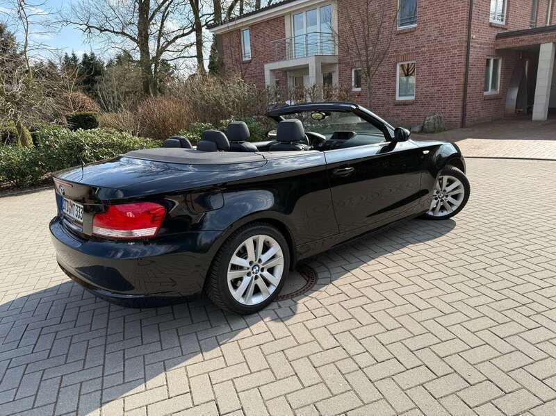 Schwarz Gebraucht 2010 BMW 118 Cabriolet Cabrio | 14.900 € (Teuer) - Bild 1/4
