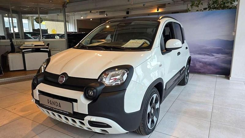 Gelato weiß Neu 2025 Fiat Panda Cross Cross Kleinwagen | 18.990 € - Bild 1/4