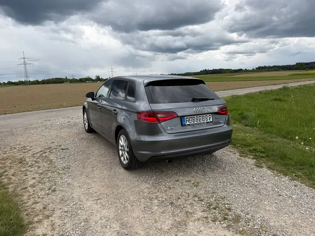 Gebraucht Audi A3 Ambiente 110 PS (80 kW) 2015 Grau Limousine