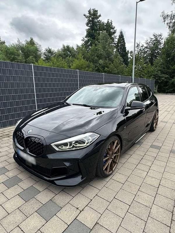 Schwarz Gebraucht 2020 BMW M135 Performance Kleinwagen | 28.500 € (Fairer Preis) - Bild 1/4