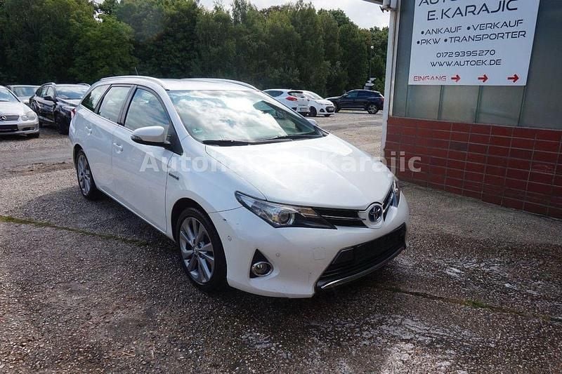 Weiß Gebraucht 2013 Toyota Auris Touring Sports Life+ Kombi | 6.990 € (Guter Preis) - Bild 1/4