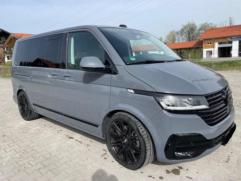 Gebraucht VW Multivan Highline 204 PS (150 kW) 2022 Grau Van