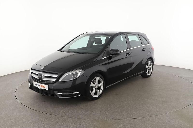 Schwarz Gebraucht 2014 Mercedes B180 Van / Kleinbus | 11.830 € (Fairer Preis) - Bild 1/3