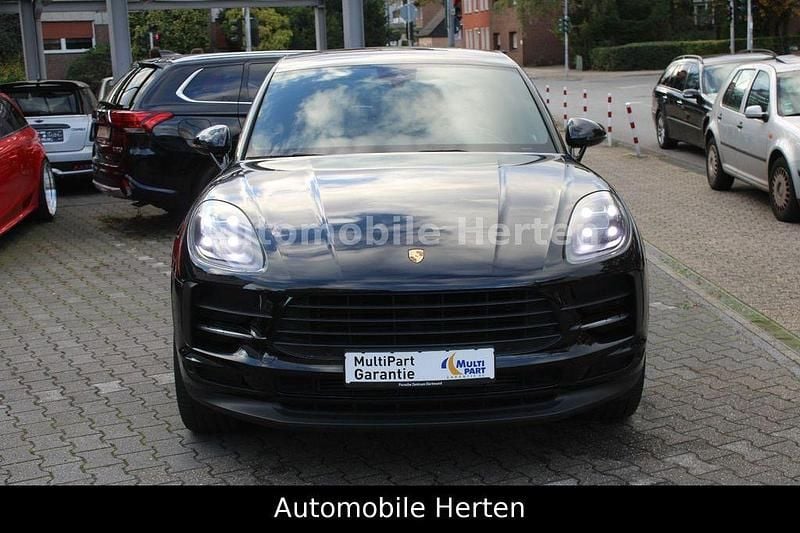 Gebraucht Porsche Macan 245 PS (180 kW) 2019 Tiefschwarzmetallic SUV