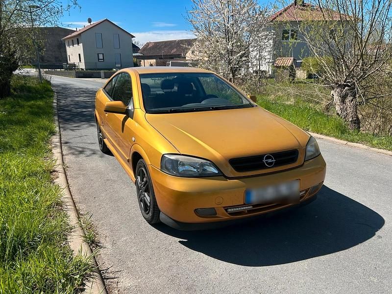 Second-hand Opel Astra 115 CP (84 kW) 2000 Auriu Coupe